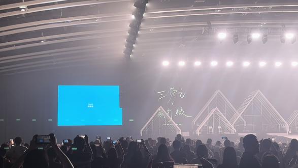 王菀之✖️苏打绿 20260228 live in HongKong
是幸福的一晚,演出全程不能拍照录影,用耳听用眼睛记录用心感受,与你们同在,沉浸式观看体验感越来越好,谢谢再遇见,改天天天见👌#苏打绿#吴青峰#王菀之#香港