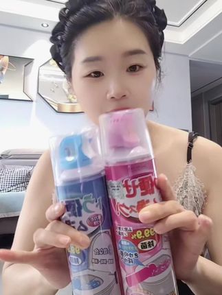 家里马桶老是刷不干净,味道还特别大的朋友注意了,这个马桶清洁慕斯可以让你的马桶干干净净,它能持久挂壁,即使是肉眼看不见的地方也能轻松清洗到,而且它的味道很好闻,不会刺鼻。有了它之后,再也不用担心马桶问题了!#全球仓