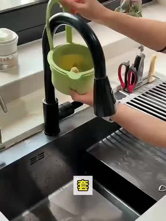我妈进我家厨房,都看上了这个小东西!,这么人性化的沥水挂篮,真的让我们那个做饭洗碗的人都喜欢!#厨房好物 #好东西一起分享#沥水篮