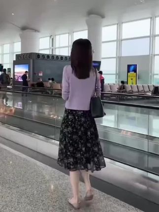 #张予曦毕雯珺真拍了红裙抱 #深情眼 #张予曦 #毕雯珺呐毕雯珺