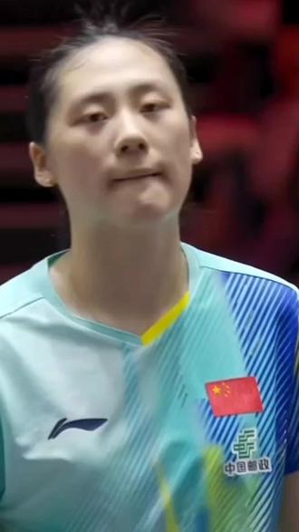 陈熠目前可以说是最难受的运动员,想要斩获一枚女单冠军,可以说是难上加难。近些日子陈熠进步神速,对阵外协选手早已游刃有余,还能零封横扫队友陈幸同。可面对孙颖莎和王曼昱,她俩就如同陈熠两座难以翻越的大山,无论遇见谁,她都很难有取胜的机会。夹在两位顶尖队友之间,陈熠实力够得上主力层,却始终卡在夺冠的关键关口,想要突破夺得一枚女单冠军,就要好好的努力。愿这位资源加持的小将早日突破瓶颈,迎来属于自己的冠军吧。#陈熠