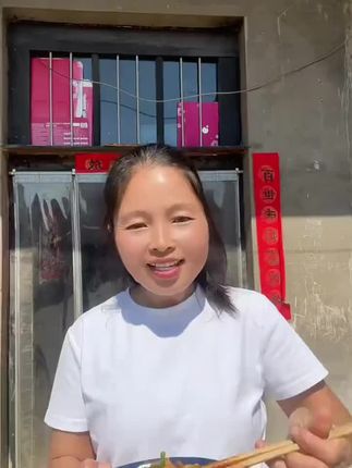 吃着特别过瘾的麻酱火鸡面,粗面饼,口感特别筋道,关键价格也特别划算#妈呀太香了#嘎嘎好吃#麻将火鸡面