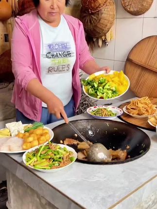 家里的做饭的,把家里的木质菜板儿赶紧丢掉。来抢这款PE材质的食品级菜板,防霉防潮,好用无异味易清洗 #菜板 #PE材质 #厨房好物