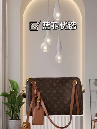 UK定制手提款字母文艺风防刮耐磨斜挎包枕头包腋下包#美包分享 #包包推荐 #爆款热卖中 #新款上新