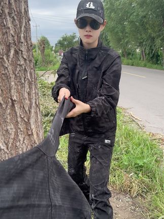 秋款上新,两位数带走一整套,防刮耐磨,耐脏耐造,防风防水!感兴趣的赶紧来我直播间看看吧#迷彩 #户外 #源头实力厂家