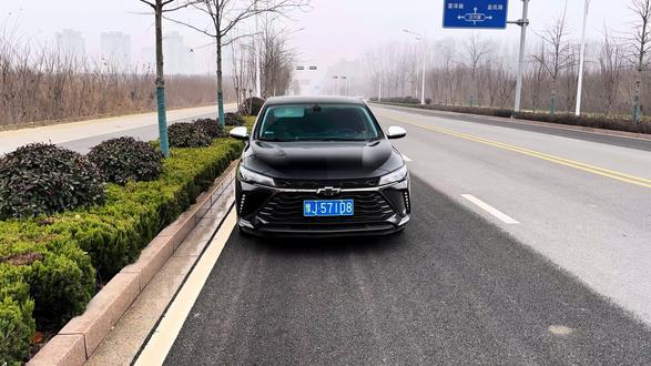 雪佛兰车钥匙电池更换教程来了,钥匙没电 或者不灵敏时记得及时更换电池,有电也建议备一个自己,更换简单方便!#纽扣电池 #雪弗兰#cr2032纽扣电池 #有车必备