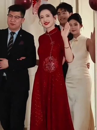 红色高端喜婆婆婚宴装旗袍年轻结婚妈妈婚礼礼服高贵蕾丝中式修身#优雅气质 #婚礼妈妈礼服 #婚礼妈妈装 #礼服连衣裙