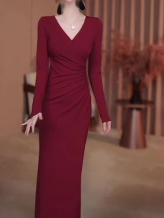 高档洋气长袖连衣裙2025秋季新款轻奢优雅修身显瘦减龄高贵包臀裙