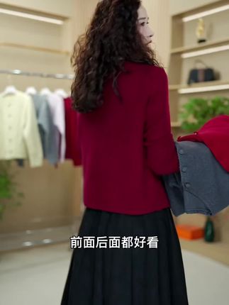 这件小香风开衫太适合微胖姐妹了!宽松版型藏肉显瘦,粗花呢面料自带贵气感。搭配裙子温柔,搭配裤子干练,一衣多穿搞定秋季所有场合~ #微胖小个子女生初秋松弛感穿搭 #一衣多穿通勤版 #贵气穿搭感 #小香风外套 #秋季新品推荐
