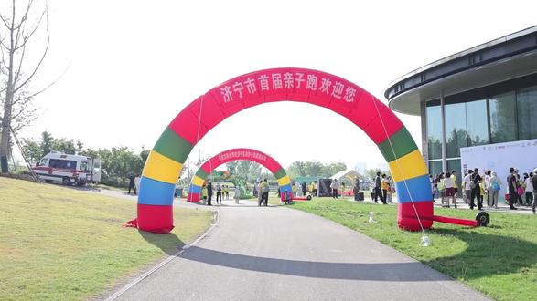 济宁市第二届欢乐跑
全新升级,马上开赛
6月6日济宁市文化中心
带着孩子一起冲🦸🏻♂️🦸🏻♂️🦸🏻♂️
#济宁研学 #济宁亲子 #户外 #障碍赛 #热门