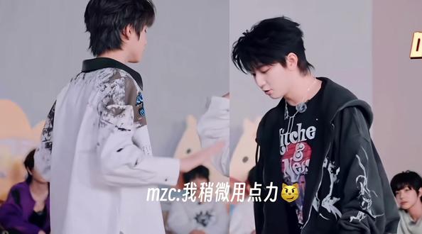 王橹杰穆祉丞推手游戏实录。想看啥自己剪吧。#杰丞 #271199 #橹穆 #cp
@DOU+上热门 @抖音创作小助手 @DOU+小助手