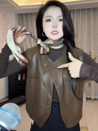 pu皮马甲女短款2025春秋新款韩系穿搭机车服无袖背心马夹外套上衣#皮马甲 #机车服 #马甲外套