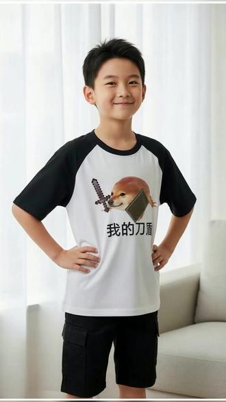 穿出萌趣表情包,轻松退换无压力! 今天又是一个忙碌的一天!晚上回家后赶紧给孩子安排了这件衣服,运费险真的太香啦!喜欢的孩子们快冲吧!!#短袖t恤 #我的刀盾 #纯棉t恤 #潮童穿搭 #早春开学穿搭分享