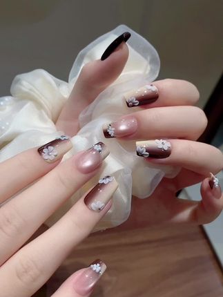 好用方便的双头雕花笔,一头压一头卷也太适合新手了吧 #美甲控 #美甲笔 #雕花胶 #高级感美甲 #美甲小汤圆