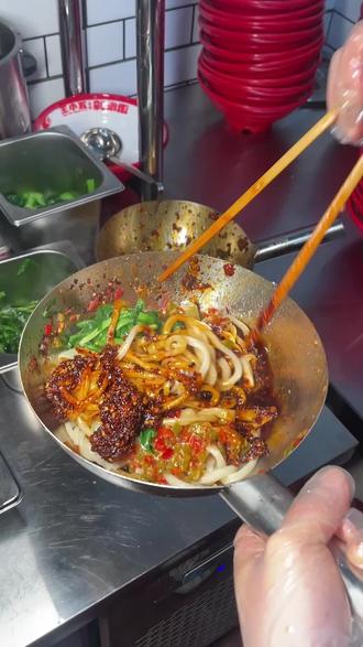 10.8团购,无限续面全是带味的,从来不搞白面糊弄人,每一碗都超有滋味!#王小五只有剁椒面#单人套餐#剁椒面#好吃不贵经济实惠