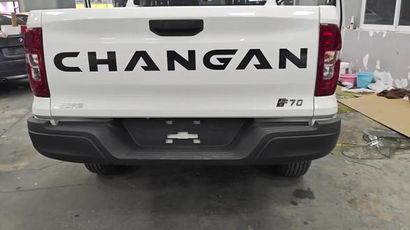 长安F70中控拆装细节图 主机位置图