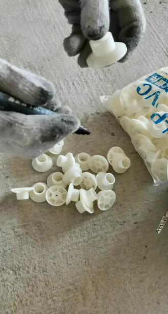 水管吊卡安装视频,这样打吊卡想做不直都难,细节决定品质。#专业的事交给专业的人 #装修