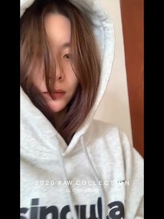 穿上这件加绒卫衣,冬天再也不怕冷风穿透! 冬天怕冷又想时尚?这款加绒外套帮你解决难题!#秋冬穿搭 #卫衣 #卫衣穿搭 #宽松版型 #被秋日氛围感穿搭拿捏了 