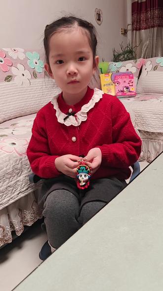 #一天一首古诗词 #创作者中心 #创作灵感 《悯农二首·其一》是唐代李绅的诗作。“春种一粒粟,秋收万颗子。四海无闲田,农夫犹饿死。”此诗描绘丰收景象,却凸显农民劳作丰收后仍饿死的残酷现实,揭露旧社会对农民的残酷剥削。#古诗词 #抖音二创激励计划