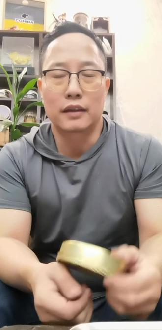 经典调味弗吉尼亚草(V草),入口舌尖辣感明显,浓郁强劲款,适合烟瘾较大或偏爱醇厚口感的抖友#彼得森 #斗草 #斗友 #雪茄客