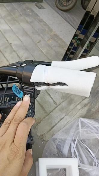 哈啰智能电动车A10Q 1199
(含头盔雨衣车牌充电器)
手机一键启动GPS定位