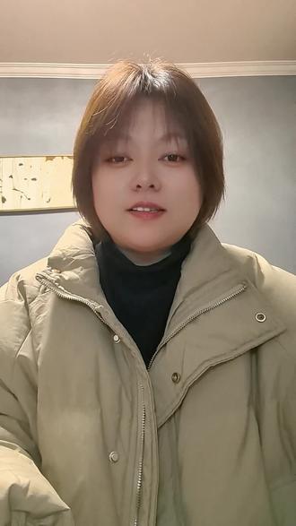 假肢断裂需万余元更换,走投无路女子遇修鞋大爷,这波操作暖到心底!