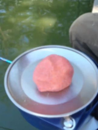 钓鲫鱼非常强的南瓜酥拉饵版现场示范,这样开状态好,不粘手,不返水,容易拉#钓鱼技巧