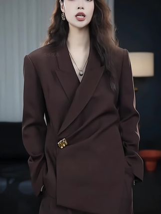 #品质女装 #被秋日氛围感穿搭拿捏了 #早秋高智感职场穿搭 #随机穿搭挑战 #chic拉满的流光运动风穿搭