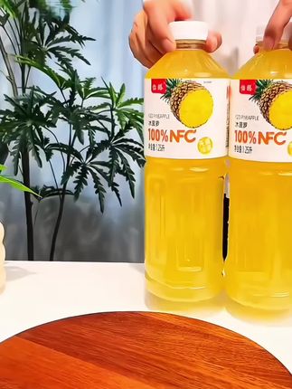 哇噻!冰镇一下再喝超好 喝! 菠萝脑袋闭眼冲!#超便14 宜超划算 #果汁 #哇哦好喝爆了 #好喝到心花怒放 #适合夏天的饮料