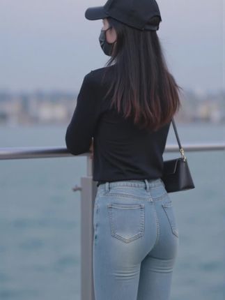 #牛仔裤 #街拍穿搭 #牛仔裤女神