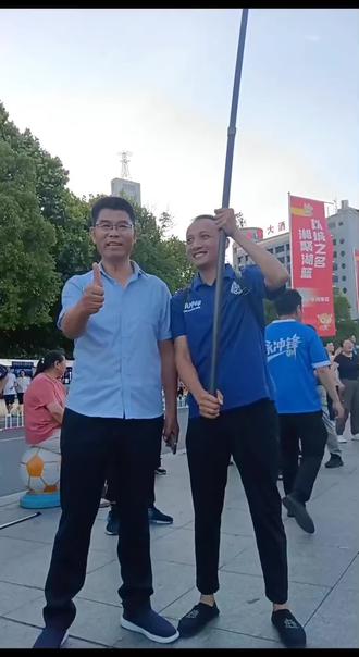 2026年5月17日晚,湘BA常规赛收官战,永州队主场迎战湘西州队,永州队直面比分落后困境到强势翻盘的巅峰对决,最终逆转湘西州队拿下胜利!逆风翻盘。永州队80:75湘西州队!#湘BA#永州#湘西#十三太保#永州
