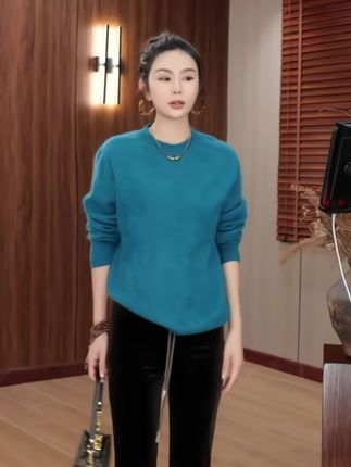 #秋冬女士丝绒微喇裤 #时尚简约长裤 #气质纯色女裤 #修身显瘦松紧裤 #面料柔软舒适亲肤