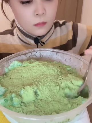 青汁粉多多盖盒子冰#声控吃冰 #太好吃了 @吃冰瓜瓜