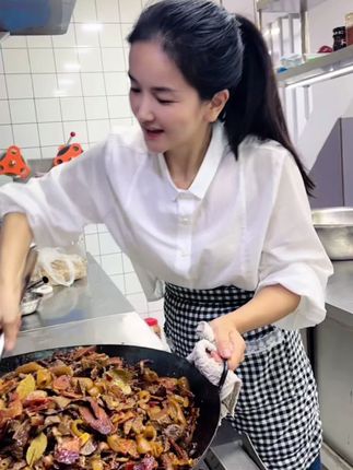湖北美食,腊心肺火锅,妈妈的味道#湖北特产#腊三样#家乡味道
