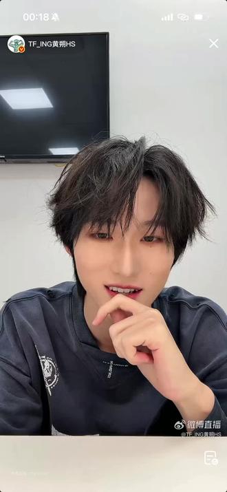 听起来是,恩仔在喊王橹杰!大家自行分析!啊啊啊啊啊!#橹穆#271199