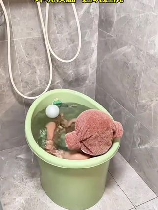 大号儿童泡澡桶宝宝洗澡游泳桶可坐婴儿小孩洗澡盆家用加厚浴桶