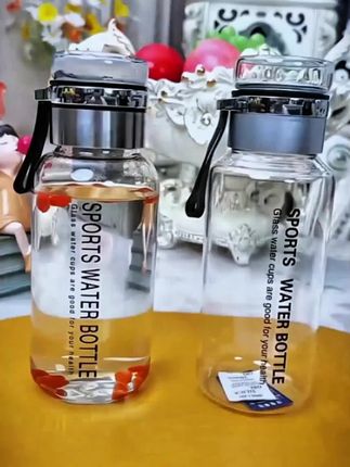 #dou上热门 @DOU+小助手 高硼硅玻璃杯 1L大容量墩墩杯,高硼硅玻璃材质,耐摔耐高温,茶水分离的设计,盖子还可当茶盅,赠送杯套方便携带,防漏防爆#高硼硅玻璃杯 #大容量水杯 #茶水分离杯 #每天好物分享