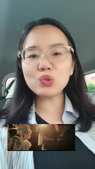 最近在追刘浩存主演的剧。刘洪斌刚出场时,我特别惊讶。窦骁出道很早,如今依旧演出了和角色适配的清爽感。刘浩存和风萧萧身上,都有着纯粹的少年、少女气质。
看完刘洪斌的演绎,抛开原著剧情不谈,我由衷希望剧中的刘洪斌能和易秦娥幸福地相伴一生。易秦娥性格孤僻,从小到大身边都没有同龄伙伴,性格也因此存在缺憾。也唯有像刘洪斌这样热情主动的人,才能真正走进她的内心。#开车碎碎念 #一定要大量记录自己