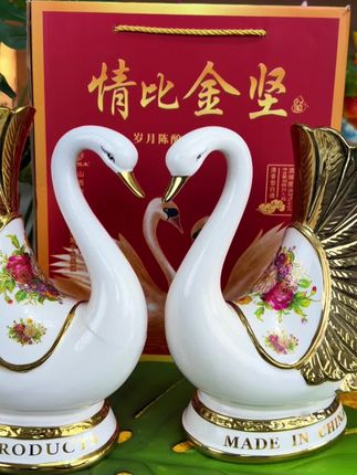 既是美酒又是一款高端艺术品 #精品摆件 #高档大气上档次 #送礼佳品 #景德镇陶瓷