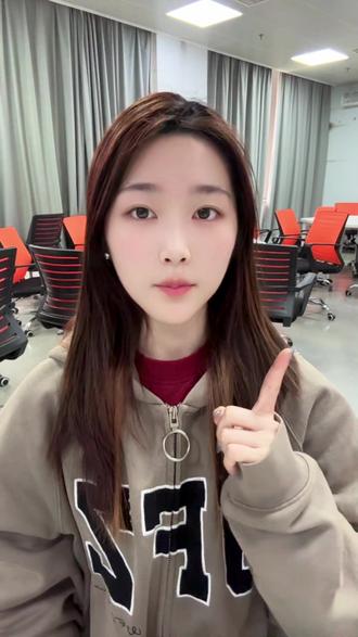 一句话引爆笑点,聊天从此不无聊 #多闪app #小火人AI聊天 #多闪