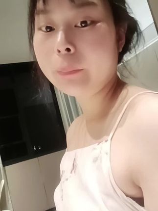 挣钱的时候难受无比，花钱的时候舒服无比，花钱如流水，我自己挣钱自己开房住