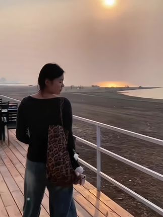 啊啊啊 我真的太爱这只大包包了 黑棕咖的配色非常适合秋冬呢大大的一只米老鼠可可爱爱的豹纹元素还有一点点小性感出差带娃上班上学都可以轻松驾驭呀 真的是好好背#平价包包托特包大容量包包#米奇 #大容量包包 #不费力气的穿搭 #出街通勤最百搭的包包