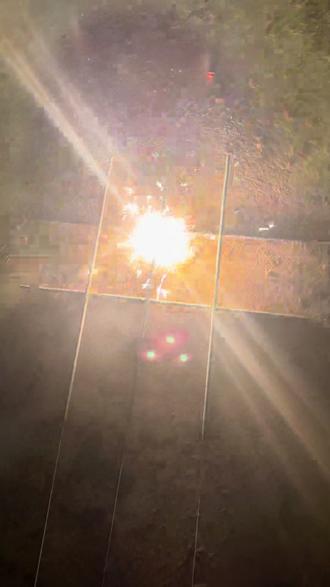 用仙女棒摆一个爱心,原来如此简丫!2026一帆风顺#马上迎财神 #仙女棒 #仙女棒的正确点燃方式 #仙女棒烟花 #收藏好久的音乐终于用上了