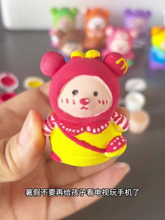 暑假不要再给孩子看电视玩手机了,准备一套石膏小熊,跟孩子一起涂鸦吧!锻炼孩子色彩搭配能力和专注力。画完之后孩子会非常有成就感,还可以涂成各种各样的,赶快给孩子入一套吧!🥰🥰🥰🌸 #儿童手工 #石膏娃娃 #专注力和动手能力