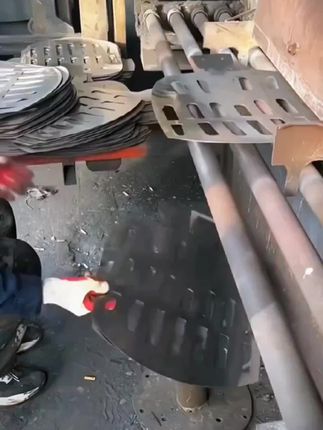 锰钢大号镂空玉米锹叉子漏粒铲骨头铁锹大全装仓收粮食神铲雪锹大#大号镂空玉米锹@抖音小助手
