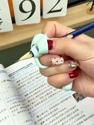 #学习用品 #握笔器 #五指握笔器 #控笔练字 #养成好习惯