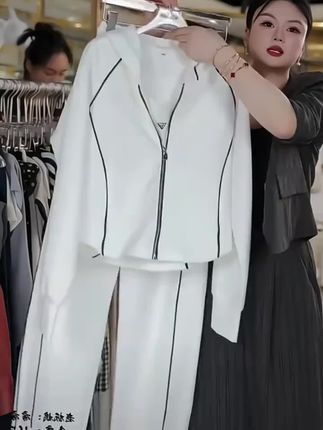 秋季新品休闲运动套装女春2025款洋气显瘦白色连帽卫衣三件套#时尚套装#气质上衣#洋气连帽卫衣#显瘦长裤#休闲三件套