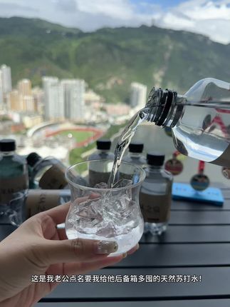 這是我老公点名要我给他后备箱多囤的天然苏打水!,入口清冽甘甜好好喝~加班熬夜应酬 大鱼大肉后来一瓶真的很舒服!#多喝水 #矿泉水 #天然苏打水 #喝水