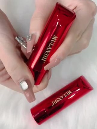 不输大牌的三色口红,不沾杯不掉色,显白不拔干,显白显气质,显白不挑肤色!