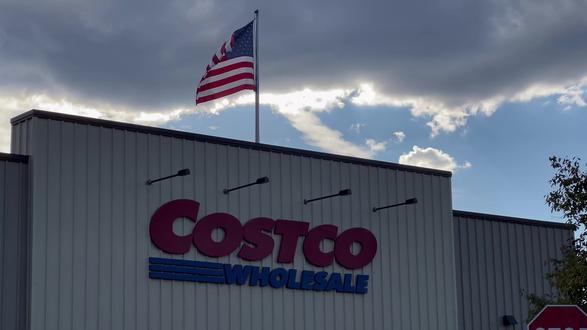 Costco低价为什么不能吸引中国人? 远在大洋彼岸的美国,以低价、经济著称的开市客Costco在会员制仓储超市领域以64%的市占率稳坐第一,可这招在中国似乎行不通。#山姆会员店 #开市客costco #商业分析 #抖音